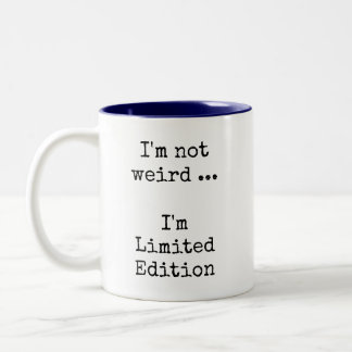 Tasse 2 Couleurs Drôle sassy, je ne suis pas bizarre ... je suis éd