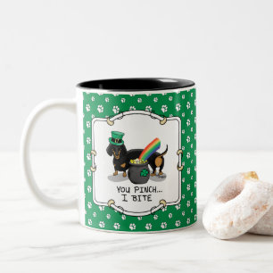 Tasse 2 Couleurs Drôle St. Patrick's Day Dachshund (noir & bronzage