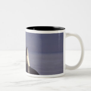 Tasse 2 Couleurs Épaulard émergeant (Orque orcinus) près de