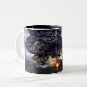 Tasse 2 Couleurs Éruption du volcan sur la montagne