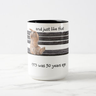 Tasse 2 Couleurs Et comme ce lapin sur une banquette