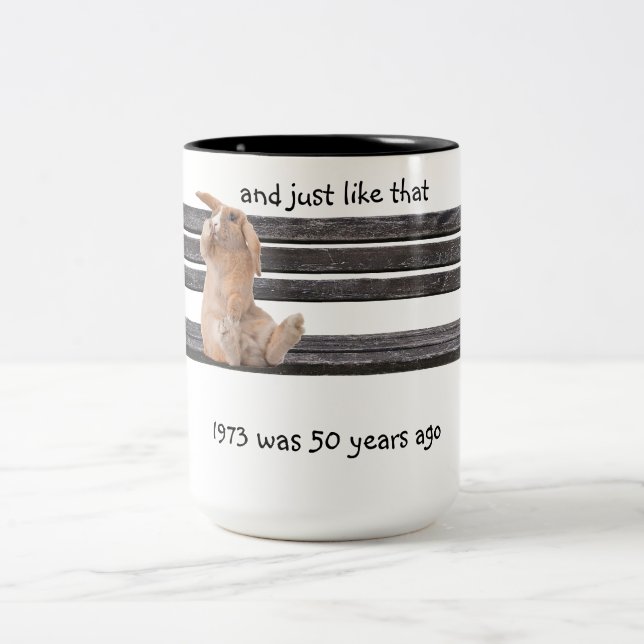 Tasse 2 Couleurs Et comme ce lapin sur une banquette (Centre)