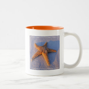 Tasse 2 Couleurs Étoiles de mer sur le sable blanc