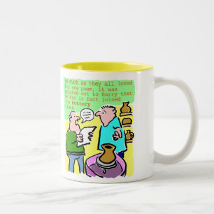 Tasse 2 Couleurs Étudiant mûr lit un poème dans la classe de poteri