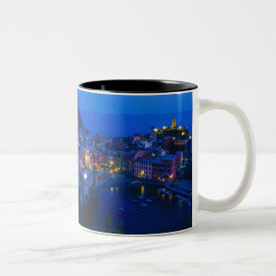 Tasse 2 Couleurs Europe, Italie, Cinque Terre, Vernazza. Côte escar