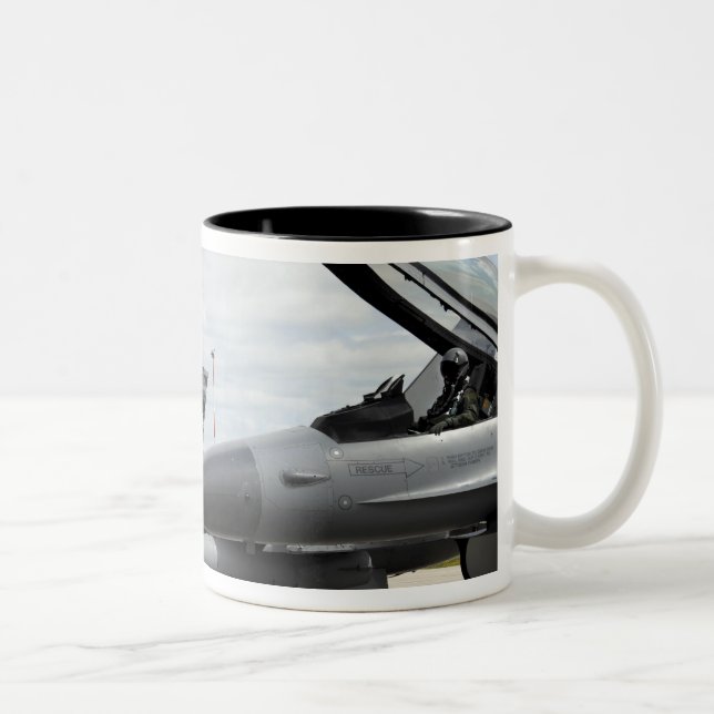 Tasse 2 Couleurs F-16 Fighting Falcons attend le lancement (Droit)