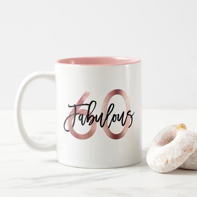 Tasse 2 Couleurs Fabuleux 60e | Moderne Elegant Rose Gold Anniversa (Avec donut)