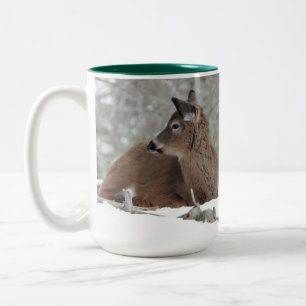 Tasse 2 Couleurs Fuzzy White Quail Deer Fawn se reposant dans la ne