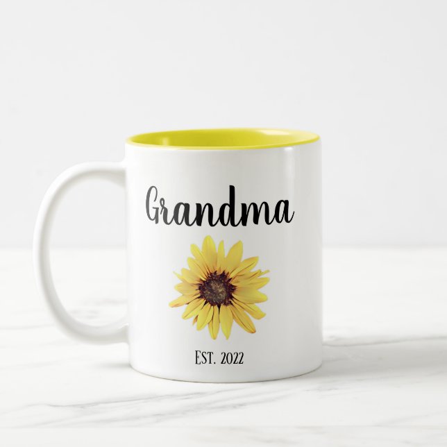 Tasse 2 Couleurs Grand-mère Est personnalisée. Tournesol peint (Gauche)