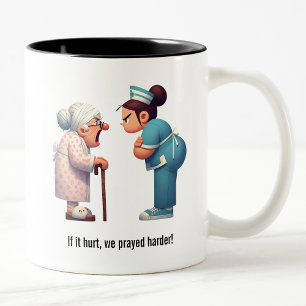 Tasse 2 Couleurs Infirmière Face-Off Avec Granny Fatigué