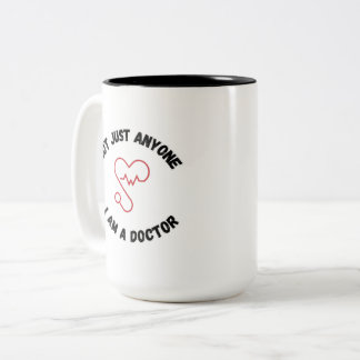 Tasse 2 Couleurs Je ne suis pas n'importe qui – Je suis un docteur