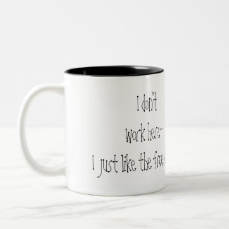 Tasse 2 Couleurs Je ne travaille pas ici