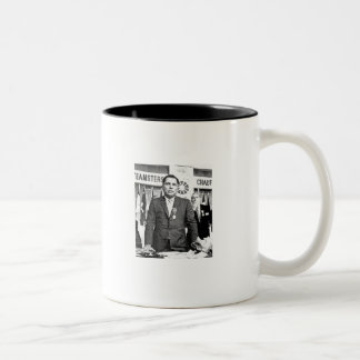TASSE 2 COULEURS JIMMY HOFFEE, LA VIE EST COMME LA MAFIA