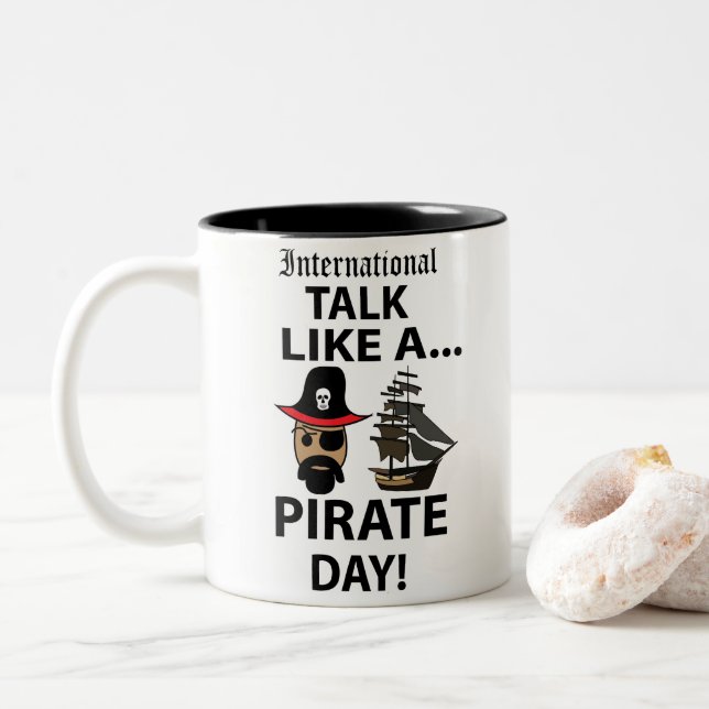 Tasse 2 Couleurs Journée internationale du pirate (Avec donut)
