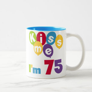 Tasse 2 Couleurs Kiss Me I'm 75 Anniversaire T-shirts et cadeaux