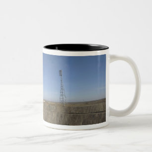 Tasse 2 Couleurs La fusée Soyouz est montée en position 5