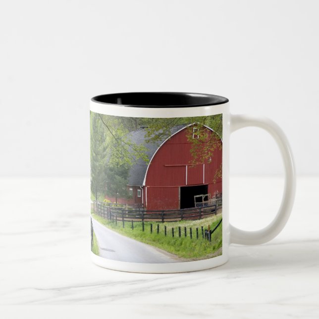 Tasse 2 Couleurs La grange et la ferme rouges logent près de (Droit)