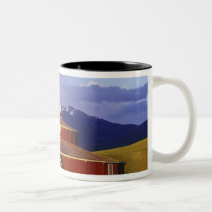 Tasse 2 Couleurs La grange ronde historique au jumeau jette un pont