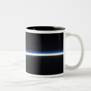 Tasse 2 Couleurs La ligne mince de l'atmosphère terrestre