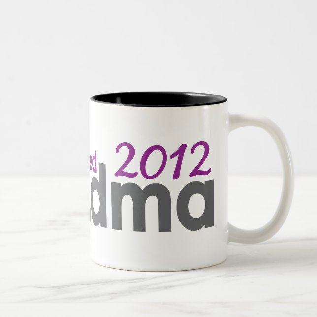 Tasse 2 Couleurs La nouvelle grand-maman a établi 2012 (Droit)