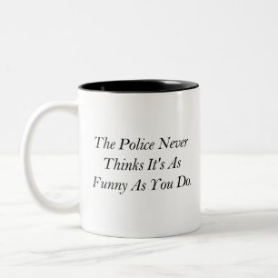 Tasse 2 Couleurs La police ne pense jamais que c'est aussi drôle qu