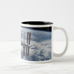 Tasse 2 Couleurs La Station Spatiale Internationale en orbite