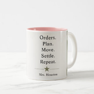 Tasse 2 Couleurs La vie drôle de conjoint militaire