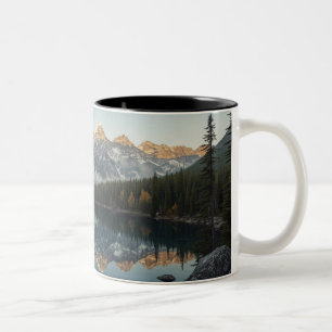 Tasse 2 Couleurs Lac de montagne Snowy Pittoresque