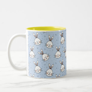 Tasse 2 Couleurs Lapins de Pâques blancs sur fond bleu clair