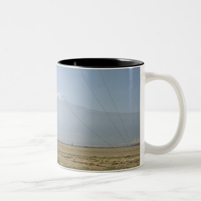 Tasse 2 Couleurs Le mont Kilimandjaro à l'arrière-plan (Droit)