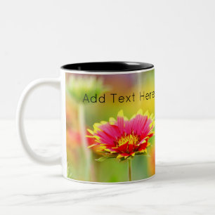 Tasse 2 Couleurs Le papillon Monarque sur la fleur rouge et jaune