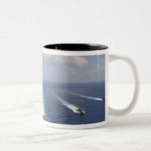 Tasse 2 Couleurs Le porte-avions USS Abraham Lincoln