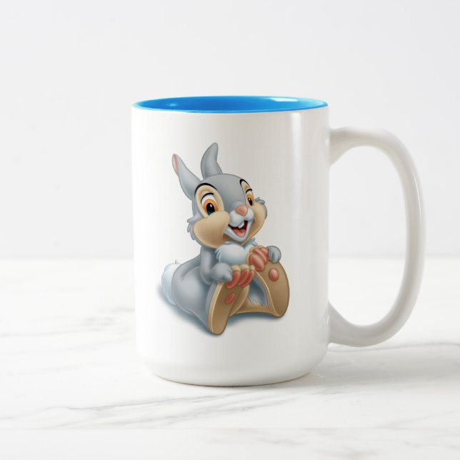 Tasse 2 Couleurs Le Thumper de Bambi tenant ses pieds (Droit)