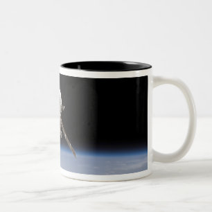 Tasse 2 Couleurs L'engin spatial Soyouz TMA-11 au-dessus du horiz t