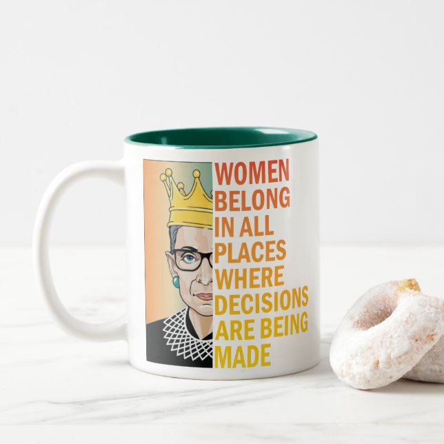 Tasse 2 Couleurs Les femmes dans tous les lieux où les décisions (Avec donut)