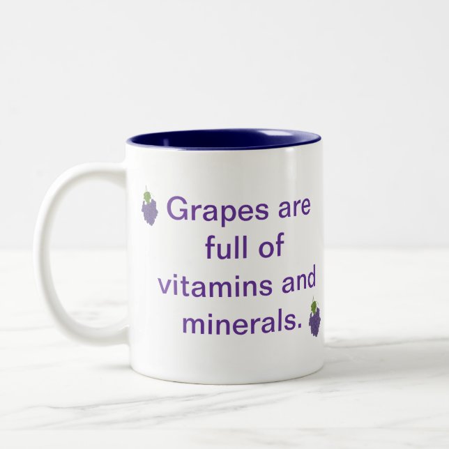 Tasse 2 Couleurs Les raisins sont pleins de vitamines et de minérau (Gauche)