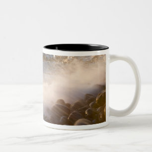 Tasse 2 Couleurs Les vagues déferlent sur les pavés de Monument