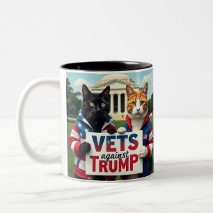 Tasse 2 Couleurs Les vétérans contre Trump Cat