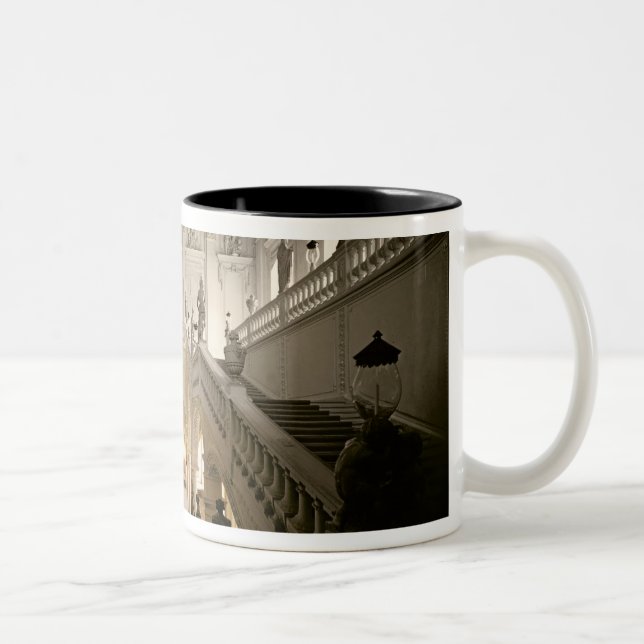 Tasse 2 Couleurs L'escalier, construit 1719-44 (Droit)