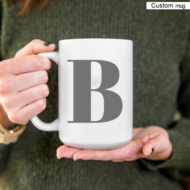 Tasse 2 Couleurs Lettre initiale de monogramme élégante noir et bla (Monogram Initial Letter Black and White Elegant Two-Tone Coffee Mug)