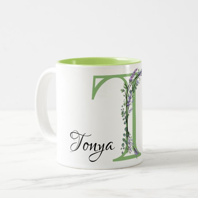 Tasse 2 Couleurs Lettre monogramme T de la Lavande d'Eucalyptus (Devant gauche)