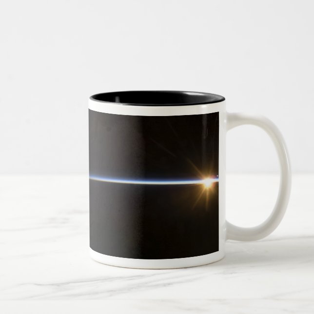 Tasse 2 Couleurs Lever du soleil vu dans l'espace (Droit)