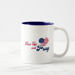 Tasse 2 Couleurs Levez-vous et priez USA Patriotique