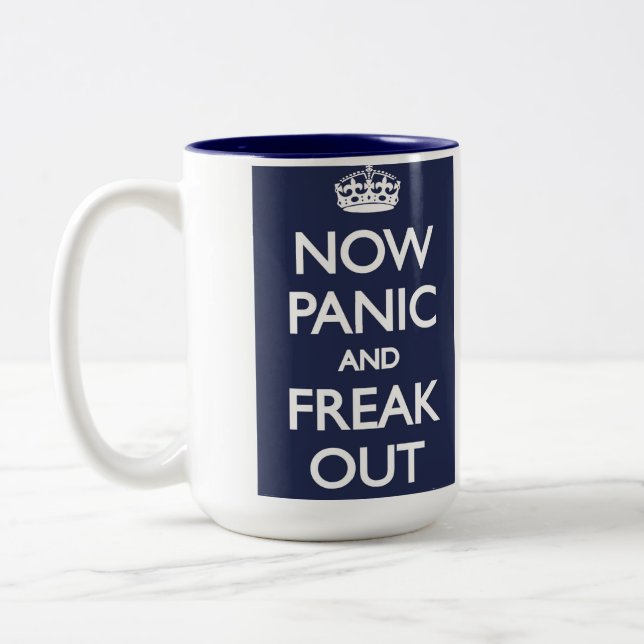 Tasse 2 Couleurs Maintenant la panique et Freak (Gauche)