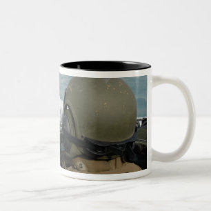 Tasse 2 Couleurs Marine des USA conduisant un véhicule d'assaut