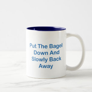 Tasse 2 Couleurs Mettez le bagel vers le bas et lentement de retour