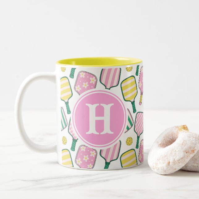 Tasse 2 Couleurs Monogramme de Pickleball Rose et Jaune Preppy (Avec donut)