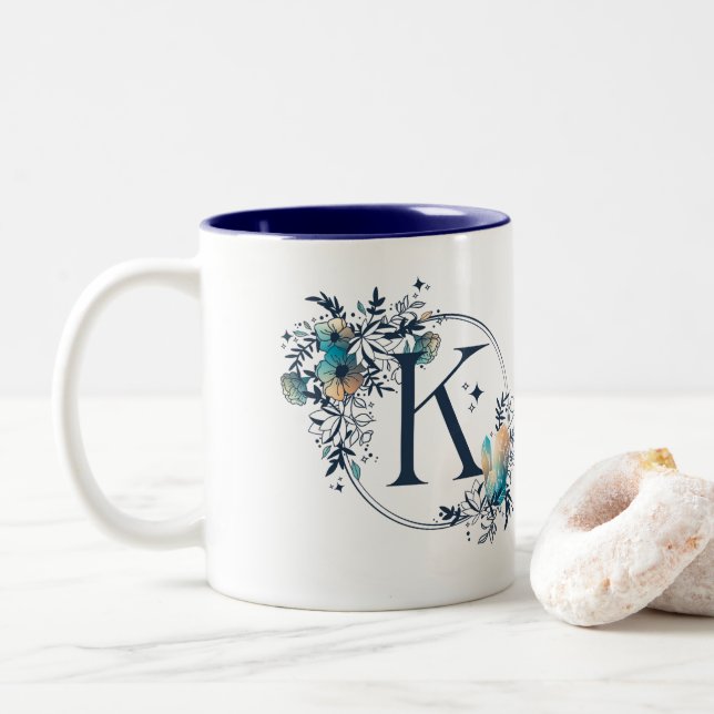 Tasse 2 Couleurs Monogramme floral mystique initial - Lettre K (Avec donut)