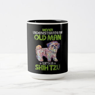 Tasse 2 Couleurs Ne Sous-Estimez Jamais Un Vieux Homme Avec Shih Tz