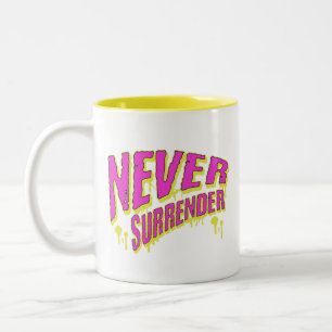 Tasse 2 Couleurs Never Surrender Graffiti Motivation Typographie